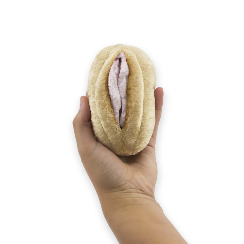 modèle de vagin matière peluche à louer  tenu dans une main