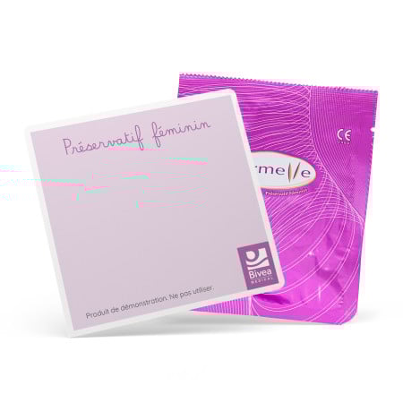 préservatif féminin de démonstration avec fiche explicative