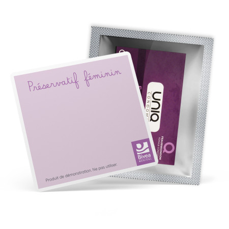 préservatif féminin de démonstration avec fiche explicative