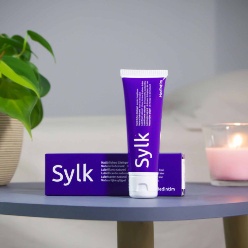 Sylk lubrifiant naturel à base d'eau posé sur table