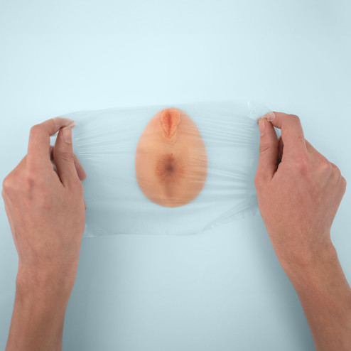 préservatif buccal en polyuréthane  tendu sur anus